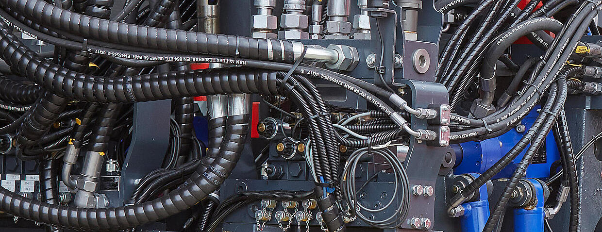 สายไฮดรอลิค (Hydraulic Hose) กับเครื่องจักร CNC สำคัญอย่างไร